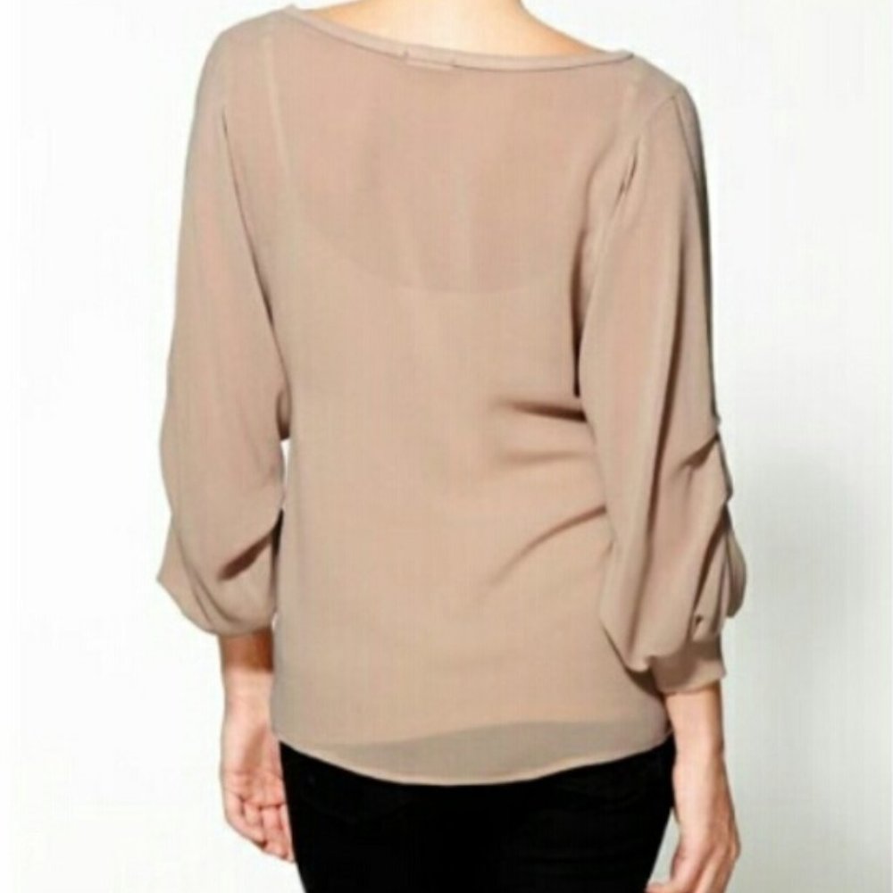 AG Adriano Goldschmied Gathered Sleeve Crepe Top - Picture 2 of 8